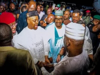 *  L-R: Alhaji Atiku Abubakar, 2023 Presidential flagbearer of the PDP, Governor Udom Emmanuel (middle) and Governor Ifeanyi Okowa, Atiku's running mate including  other PDP chieftains in Uyo, Akwa Ibom State for the party’s campaign on Monday, October 10, 2022. 