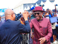 *  L-R:  Peter Obi and Gov Nyesom Wike exchanging pleasantries at a project commissioning in PortHarcourt on Thursday.